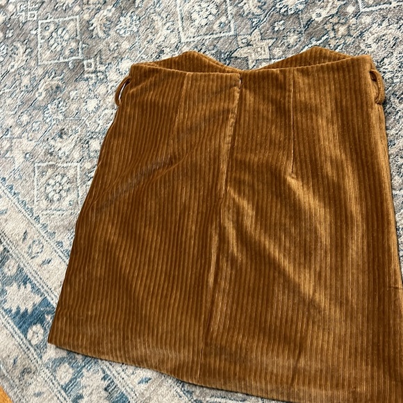 Skirt - Picture 3 of 3